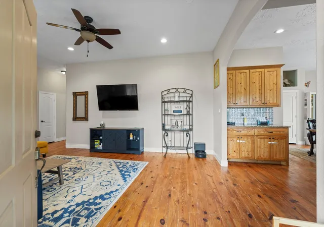 Photo 4 of Sale Pending at 1250 S Pine Lake Rd, Montgomery, TX 77316 | MLS# 58707023 | Listing updated on 2026-09-10