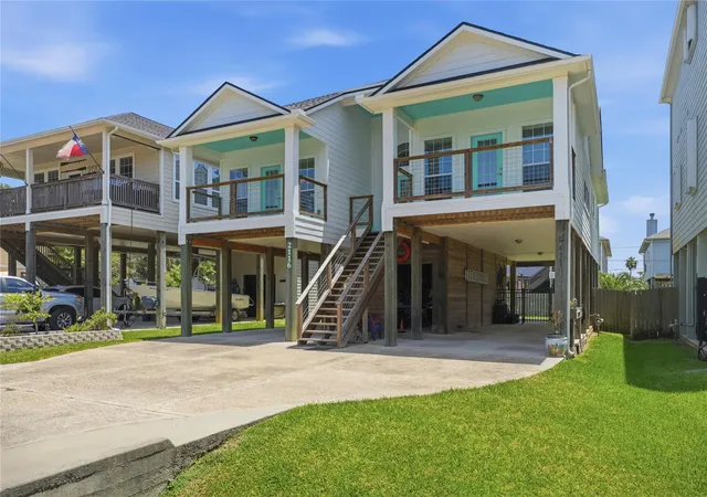 Photo 3 of Sale Pending at 2116 Menard Ave, Seabrook, TX 77586 | MLS# 16122475 | Listing updated on 2026-08-28