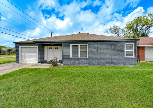 Photo 2 of Single family home for sale at 7318 Hummingbird Ln, Texas City, TX 77591 | MLS# 70702916 | Listing updated on 2026-07-14