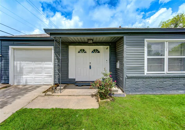 Photo 3 of Single family home for sale at 7318 Hummingbird Ln, Texas City, TX 77591 | MLS# 70702916 | Listing updated on 2026-07-14