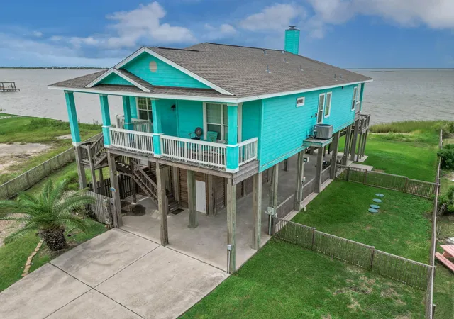 4th image of 1035 Rollover Cir, Gilchrist, TX 77617 | MLS# 23949146