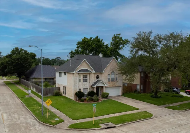 4th image of 303 Welford Ln, Highlands, TX 77562 | MLS# 12505302