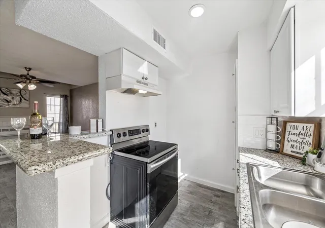 4th image of 10501 South Dr #323, Houston, TX 77099 | MLS# 48957027