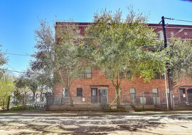 2nd image of 2422 Navigation Blvd, Houston, TX 77003