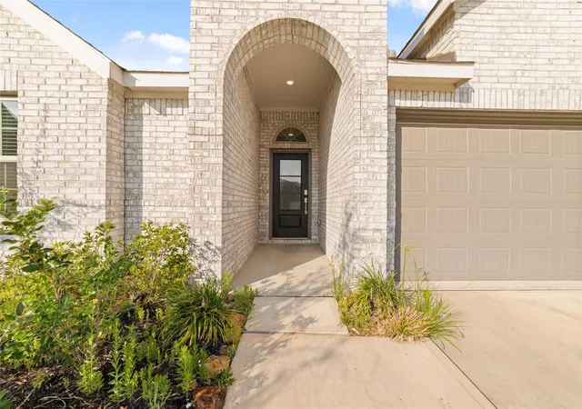 Photo 2 of Single family home for sale at 7410 Hillside Arbor Dr, Katy, TX 77493 | MLS# 9251438 | Listing updated on 2026-08-18