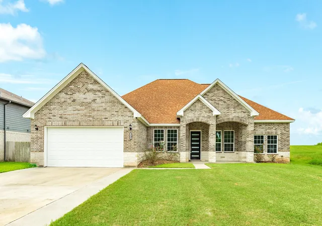 Photo 1 of Single family home for sale at 2040 Twin Lakes Blvd, West Columbia, TX 77486 | MLS# 40721796 | Listing updated on 2026-09-11