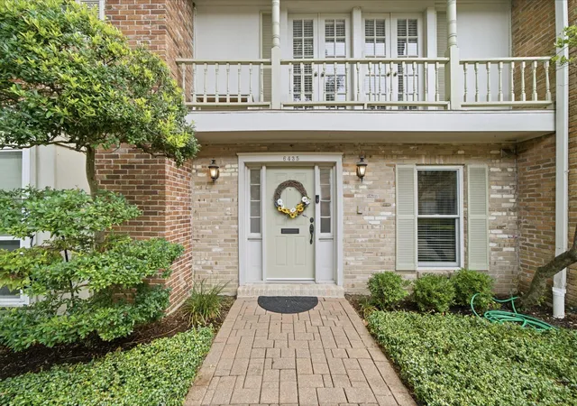 Photo 3 of Sale Pending at 6435 Burgoyne Rd #20, Houston, TX 77057 | MLS# 51855514 | Listing updated on 2026-09-15