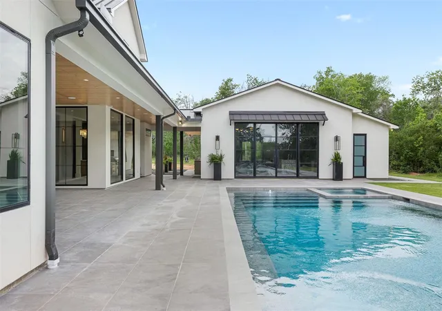 Homes for sale in Round Top, TX | 770 S Weyand Rd, Round Top, TX 78954 | MLS# 42787761