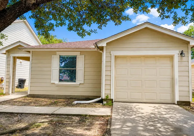 Photo 1 of Sale Pending at 20914 Brannon Hill Ln, Humble, TX 77338 | MLS# 33328967 | Listing updated on 2026-09-11