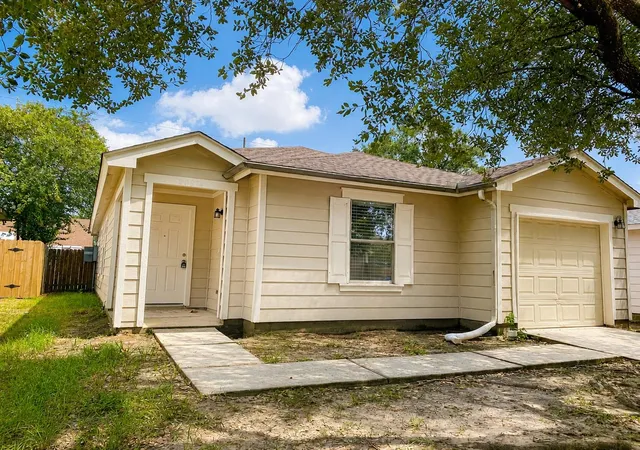 Photo 2 of Sale Pending at 20914 Brannon Hill Ln, Humble, TX 77338 | MLS# 33328967 | Listing updated on 2026-09-11