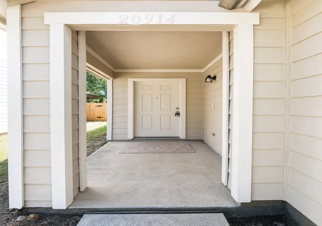 Photo 3 of Sale Pending at 20914 Brannon Hill Ln, Humble, TX 77338 | MLS# 33328967 | Listing updated on 2026-09-11