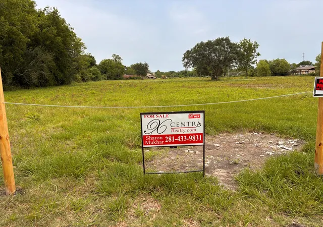 1st image of 2933 Indiana St, Fresno, TX 77545 | MLS# 82516357