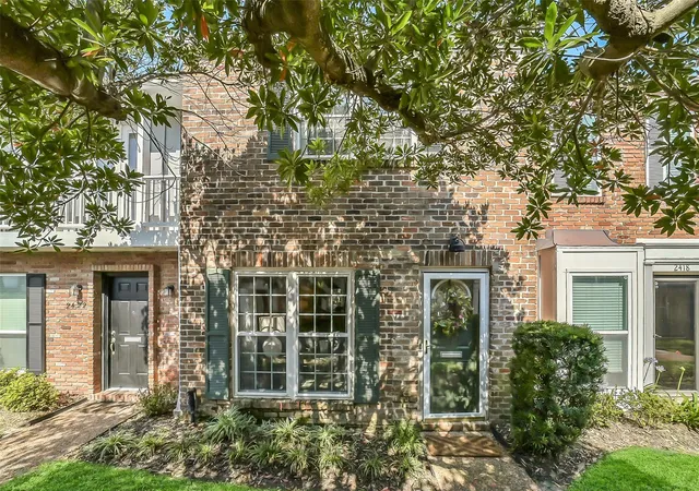 3rd image of 2420 Tarrytown Mall #32, Houston, TX 77057 | MLS# 44973151