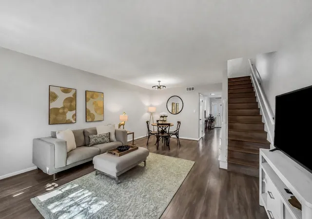 4th image of 2420 Tarrytown Mall #32, Houston, TX 77057 | MLS# 44973151