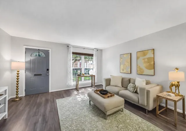 5th image of 2420 Tarrytown Mall #32, Houston, TX 77057 | MLS# 44973151