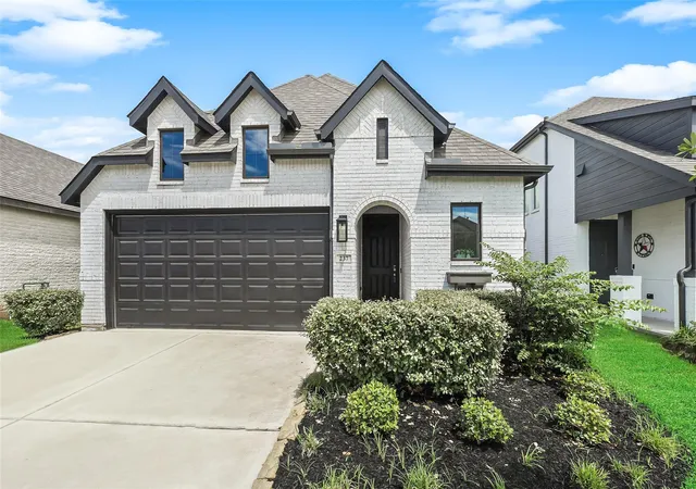 Photo 2 of Single family home for sale at 237 Trapper Crk Dr, Conroe, TX 77304 | MLS# 51832442 | Listing updated on 2026-06-20