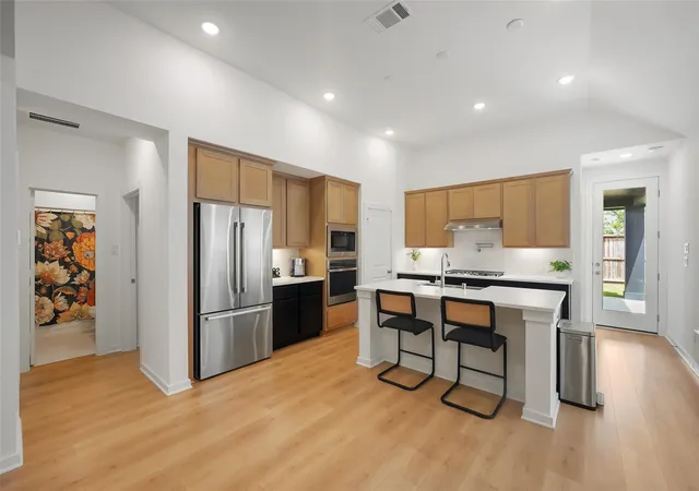 Photo 3 of Single family home for sale at 237 Trapper Crk Dr, Conroe, TX 77304 | MLS# 51832442 | Listing updated on 2026-06-20