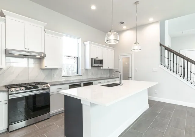 4th image of 2706 Grand Fountains Dr #G, Houston, TX 77054 | MLS# 77102272