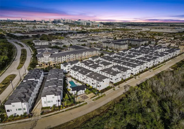 5th image of 2706 Grand Fountains Dr #G, Houston, TX 77054 | MLS# 77102272