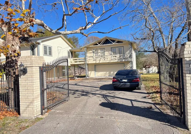 3rd image of 2232 Hoskins Dr, Houston, TX 77080 | MLS# 61060408