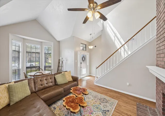 2nd image of 6915 Redwood Falls Dr, Pasadena, TX 77505 | MLS# 37784071