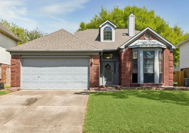 Photo 3 of Sale Pending at 6915 Redwood Fls Dr, Pasadena, TX 77505 | MLS# 37784071 | Listing updated on 2026-09-16