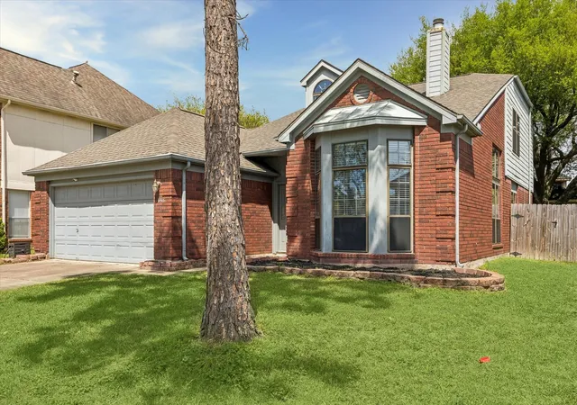 Photo 3 of Sale Pending at 6915 Redwood Fls Dr, Pasadena, TX 77505 | MLS# 37784071 | Listing updated on 2026-09-16