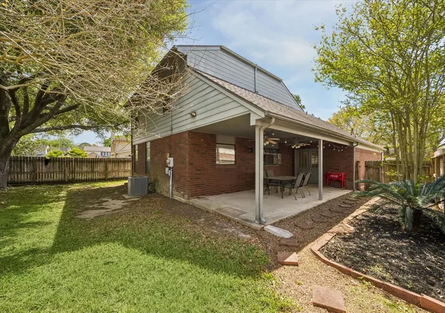 Photo 4 of Sale Pending at 6915 Redwood Fls Dr, Pasadena, TX 77505 | MLS# 37784071 | Listing updated on 2026-09-16