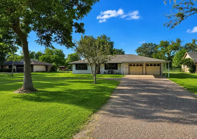 2nd image of 1710 North Rd, Lake Jackson, TX 77566 | MLS# 59488341