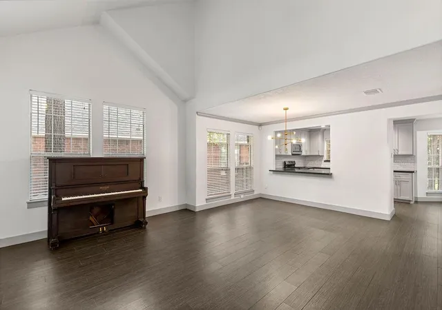 Photo 2 of Single family home for sale at 39 W Tallowberry Dr, The Woodlands, TX 77381 | MLS# 55525939 | Listing updated on 2026-08-28