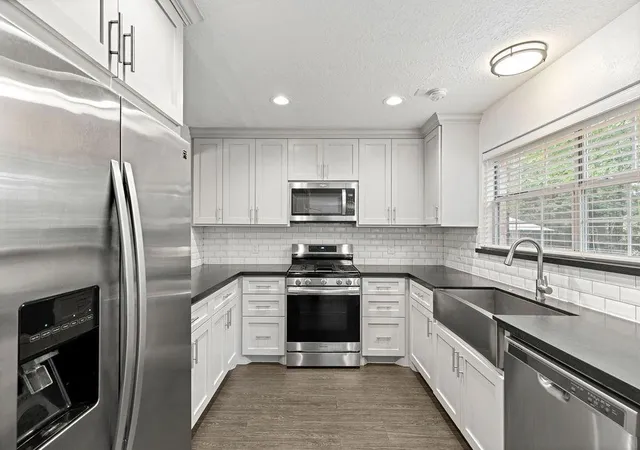Photo 4 of Single family home for sale at 39 W Tallowberry Dr, The Woodlands, TX 77381 | MLS# 55525939 | Listing updated on 2026-08-28