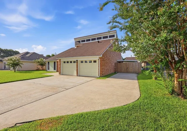 2nd image of 309 Nugent Dr, Port Neches, TX 77651 | MLS# 92377372