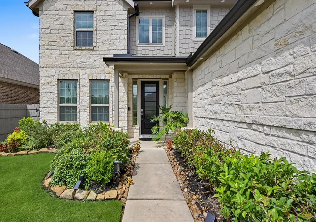 Photo 3 of Single family home for sale at 17810 Mcclary Cardinal Dr, Conroe, TX 77302 | MLS# 62123276 | Listing updated on 2026-09-18