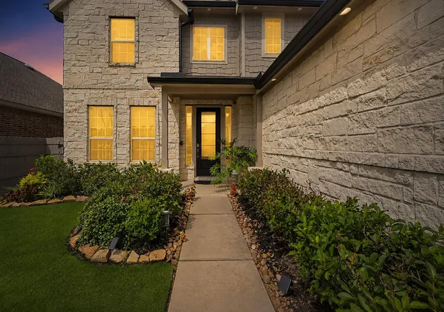 Photo 4 of Single family home for sale at 17810 Mcclary Cardinal Dr, Conroe, TX 77302 | MLS# 62123276 | Listing updated on 2026-09-19