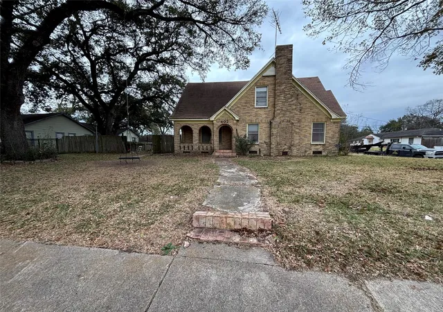 Photo 1 of Sale Pending at 203 W Park Ln, Pasadena, TX 77506 | MLS# 47599979 | Listing updated on 2026-09-09