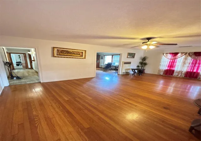 Photo 3 of Sale Pending at 203 W Park Ln, Pasadena, TX 77506 | MLS# 47599979 | Listing updated on 2026-09-09