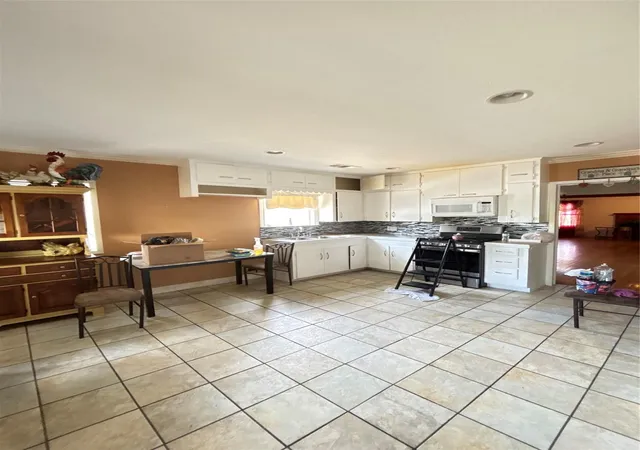 Photo 4 of Sale Pending at 203 W Park Ln, Pasadena, TX 77506 | MLS# 47599979 | Listing updated on 2026-09-09