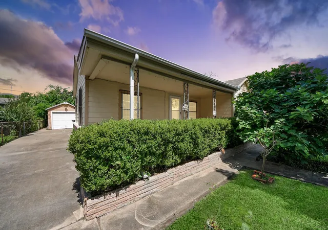 image of 132 Hoffman St, Houston, TX 77020 | MLS# 70757974