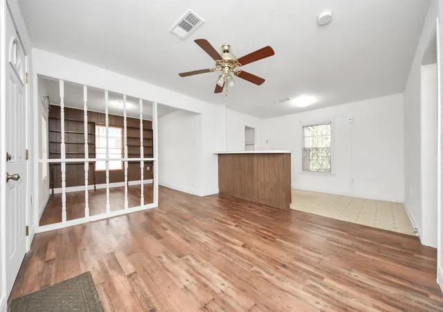 image of 132 Hoffman St, Houston, TX 77020 | MLS# 70757974