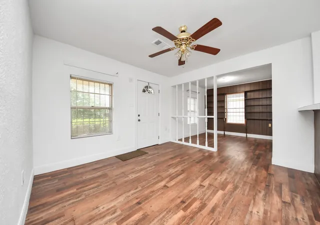 image of 132 Hoffman St, Houston, TX 77020 | MLS# 70757974