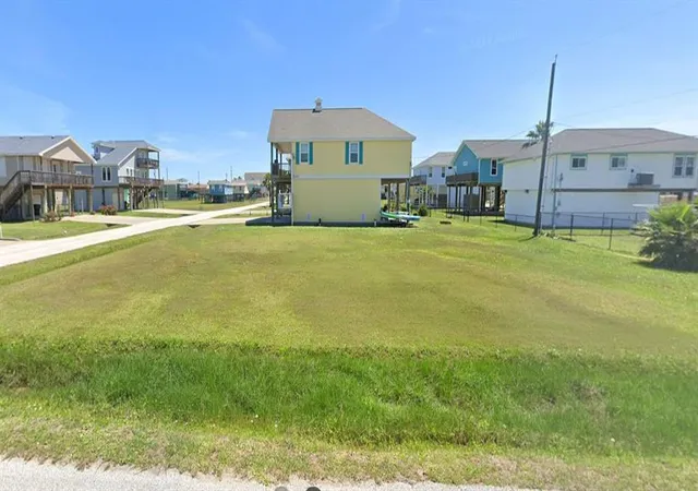 Photo 4 of Land for sale at 4118 Grayson Dr, Galveston, TX 77554 | MLS# 14091350 | Listing updated on 2026-06-16