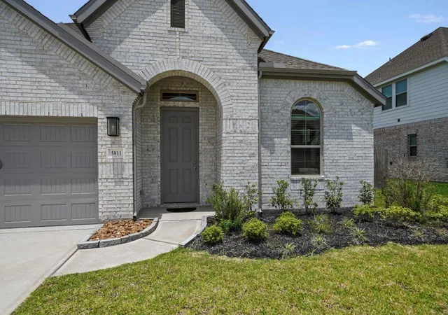 Photo 2 of Single family home for sale at 5811 Dublin Ln, Pearland, TX 77581 | MLS# 50540192 | Listing updated on 2026-06-16