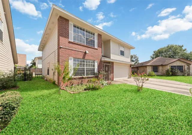 2nd image of 10831 Cayman Mist Dr, Houston, TX 77075 | MLS# 56195007