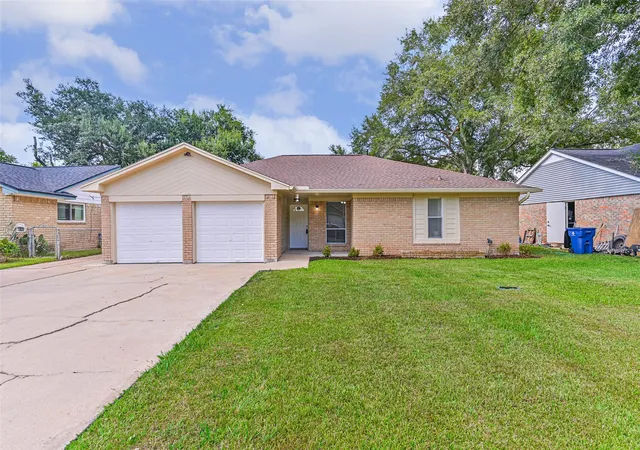 Photo 1 of Single family home for sale at 117 Dallas St, Angleton, TX 77515 | MLS# 57179396 | Listing updated on 2026-09-17