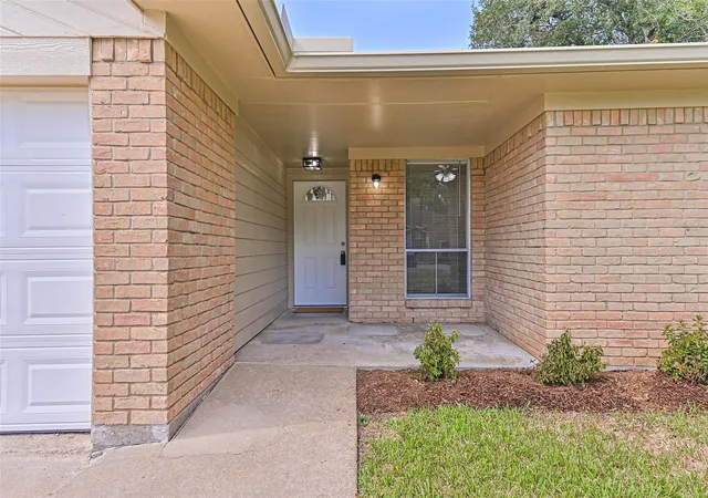 Photo 2 of Single family home for sale at 117 Dallas St, Angleton, TX 77515 | MLS# 57179396 | Listing updated on 2026-09-17