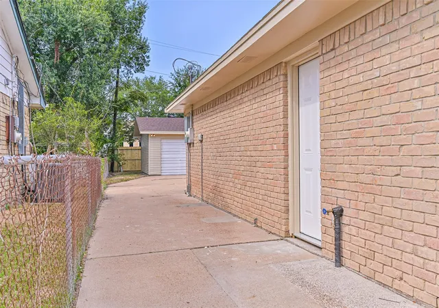 Photo 3 of Single family home for sale at 117 Dallas St, Angleton, TX 77515 | MLS# 57179396 | Listing updated on 2026-09-17