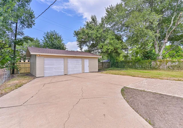 Photo 3 of Single family home for sale at 117 Dallas St, Angleton, TX 77515 | MLS# 57179396 | Listing updated on 2026-09-17