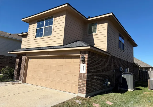 Photo 2 of Single family home for sale at 16527 Silla Ridge Ct, Houston, TX 77049 | MLS# 16305030 | Listing updated on 2026-09-01