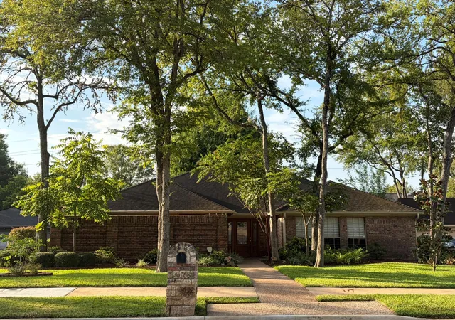 1st image of 2019 Plantation Dr, Richmond, TX 77406 | MLS# 70124482