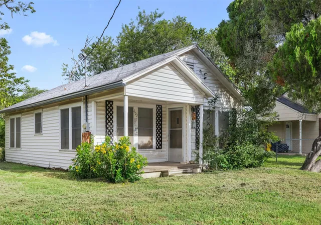 Homes for sale in Weimar, TX | 603 N Mechanic St, Weimar, TX 78962 | MLS# 65954429
